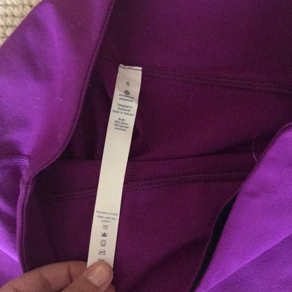 Lululemon Purple Cropped Leggings NWOT - Picture 2 of 3